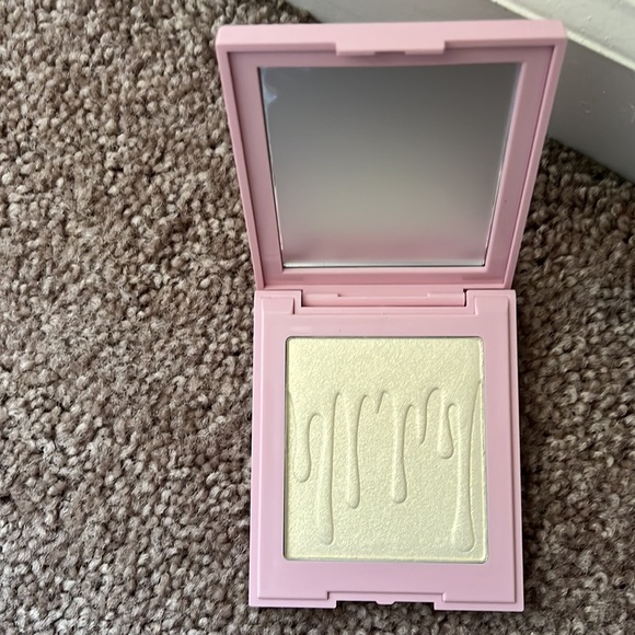 Powder - Picture 4 of 4